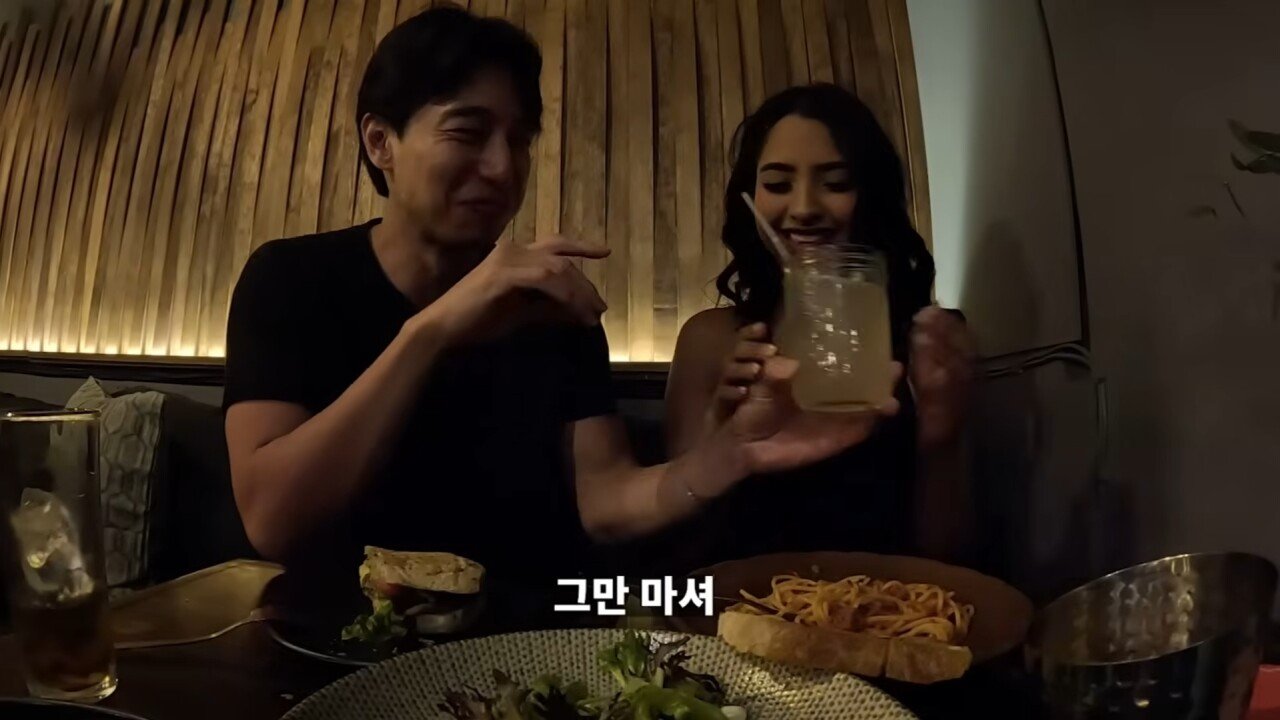 멕시코 여자에게 고백받는 여행 유튜버..