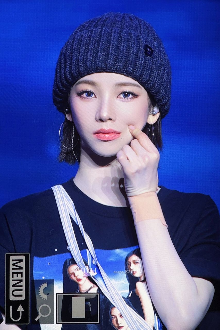 비니 도 잘 어울리는 카리나(에스파)