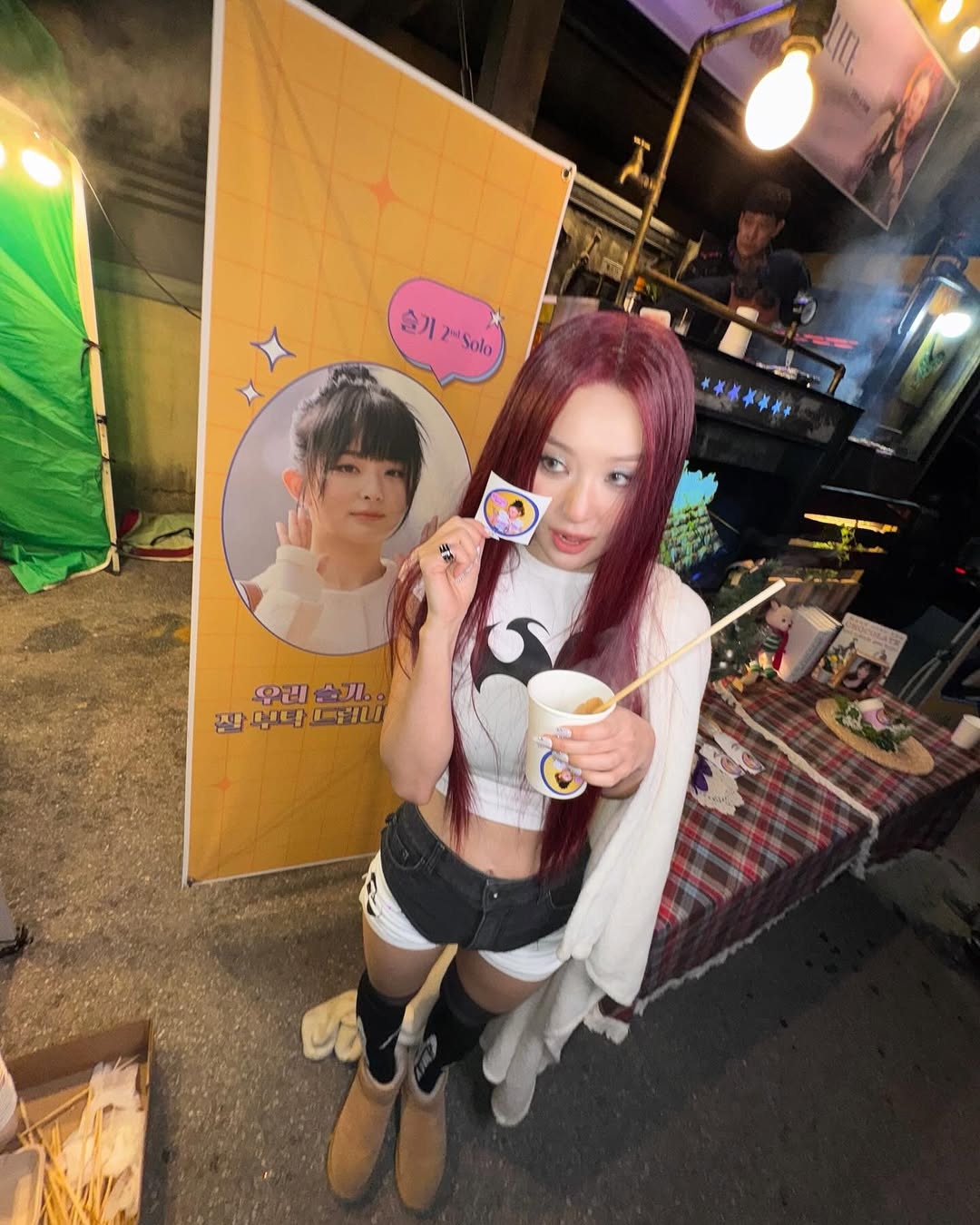 퇴폐미 넘치는 슬기...하늘색 + 흰 레이스 스타킹 밴드 야벅지
