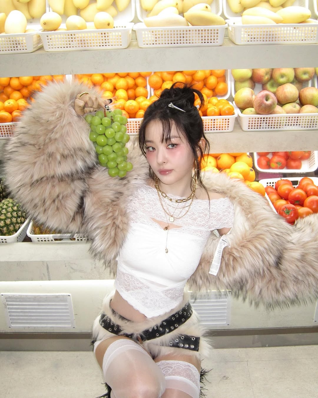 퇴폐미 넘치는 슬기...하늘색 + 흰 레이스 스타킹 밴드 야벅지