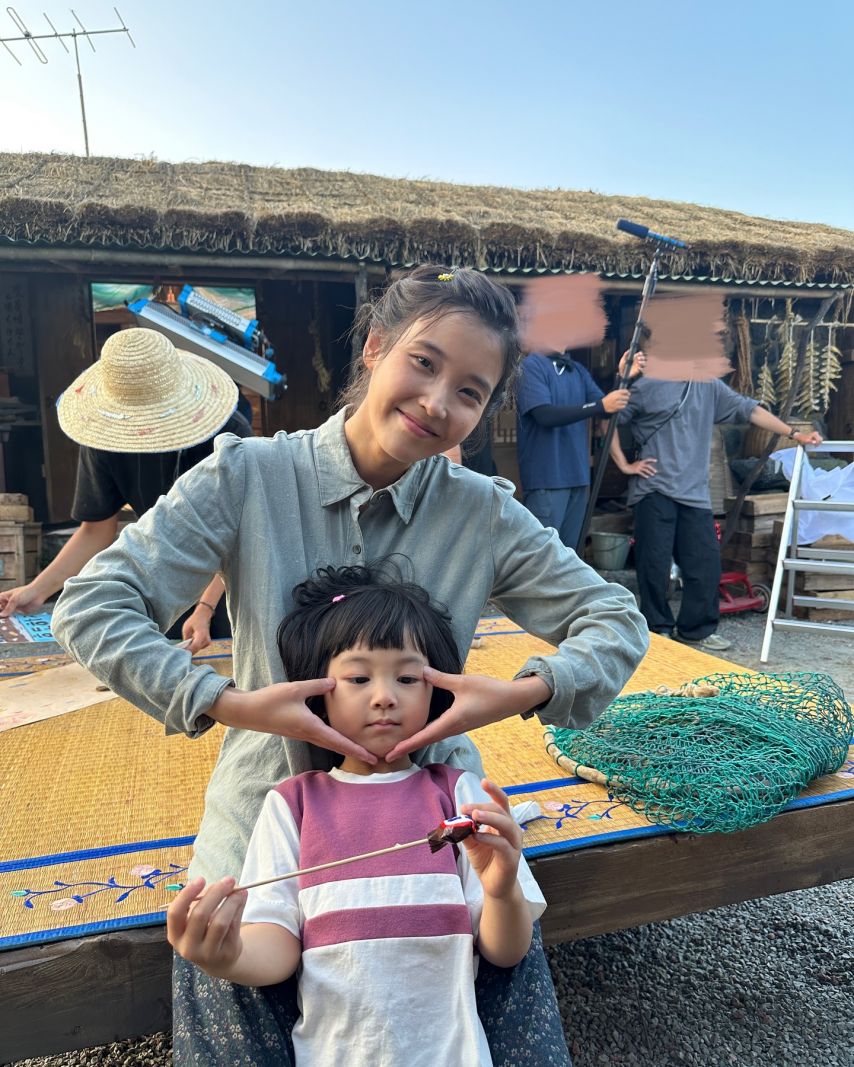 폭싹 속았수다 아이유(with.아역배우 신채린)