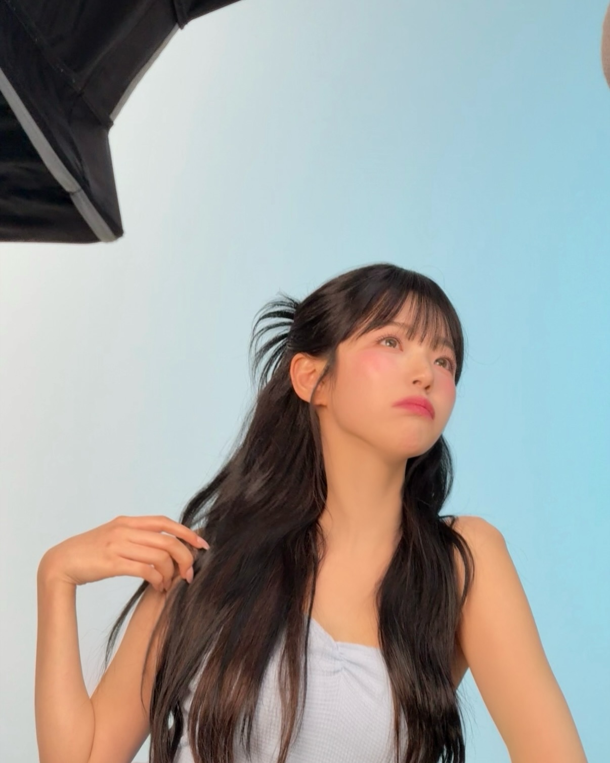 시원한 하늘색 원피스 상큼한 겨드랑이 프로미스나인 백지헌