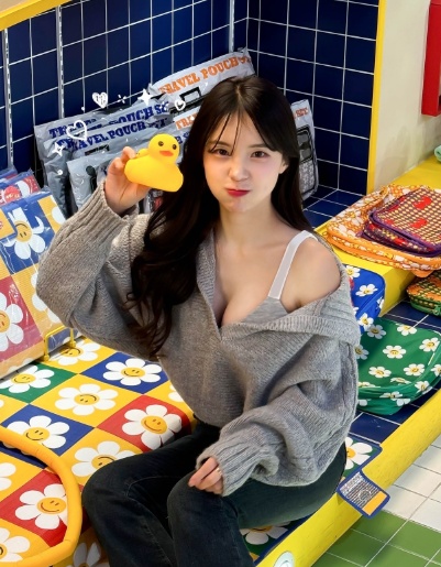'대만이 반한' 이다혜, 파격 노출로 압구정 등장 '깜짝'