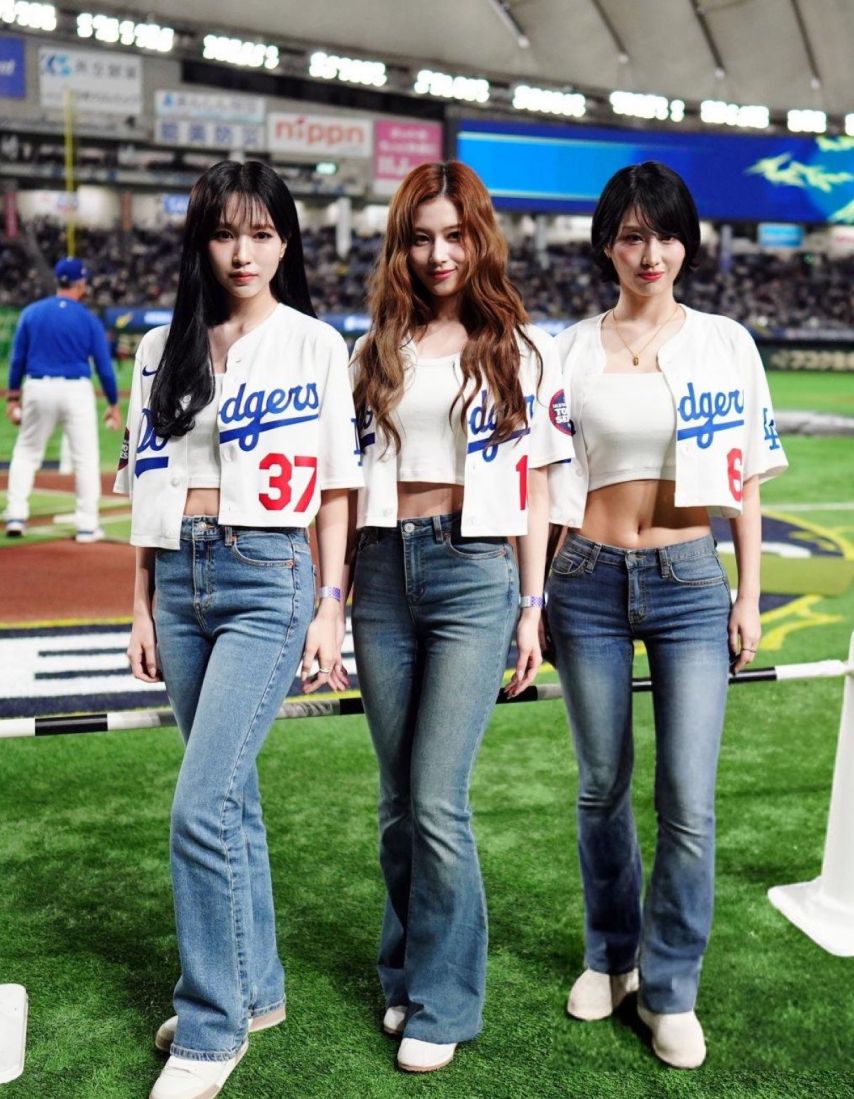 250316 일본 도쿄돔 시구 미나 사나 모모(트와이스)