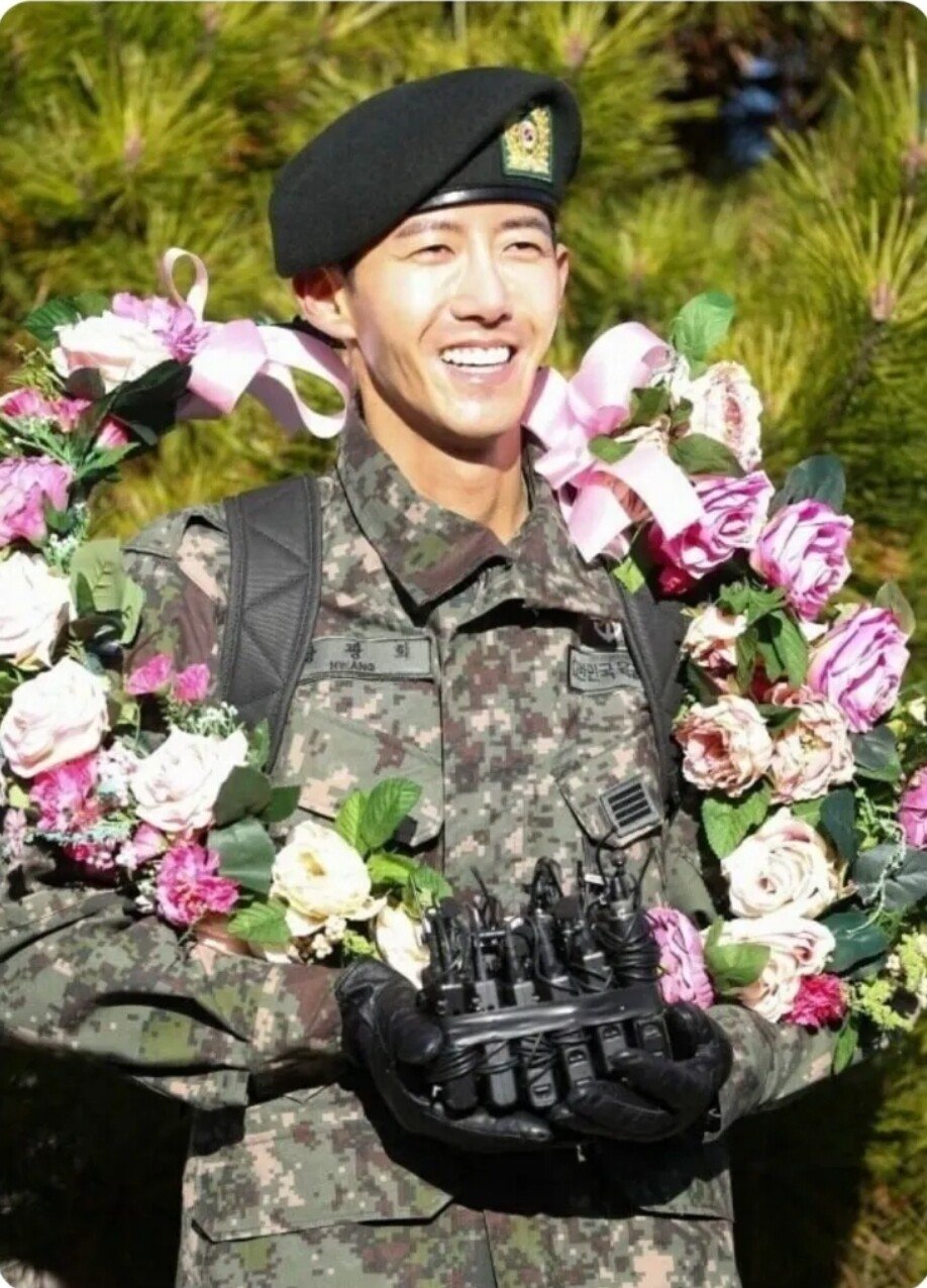 대한민국 연예인 군복핏 4대장 ㄷㄷㄷ
