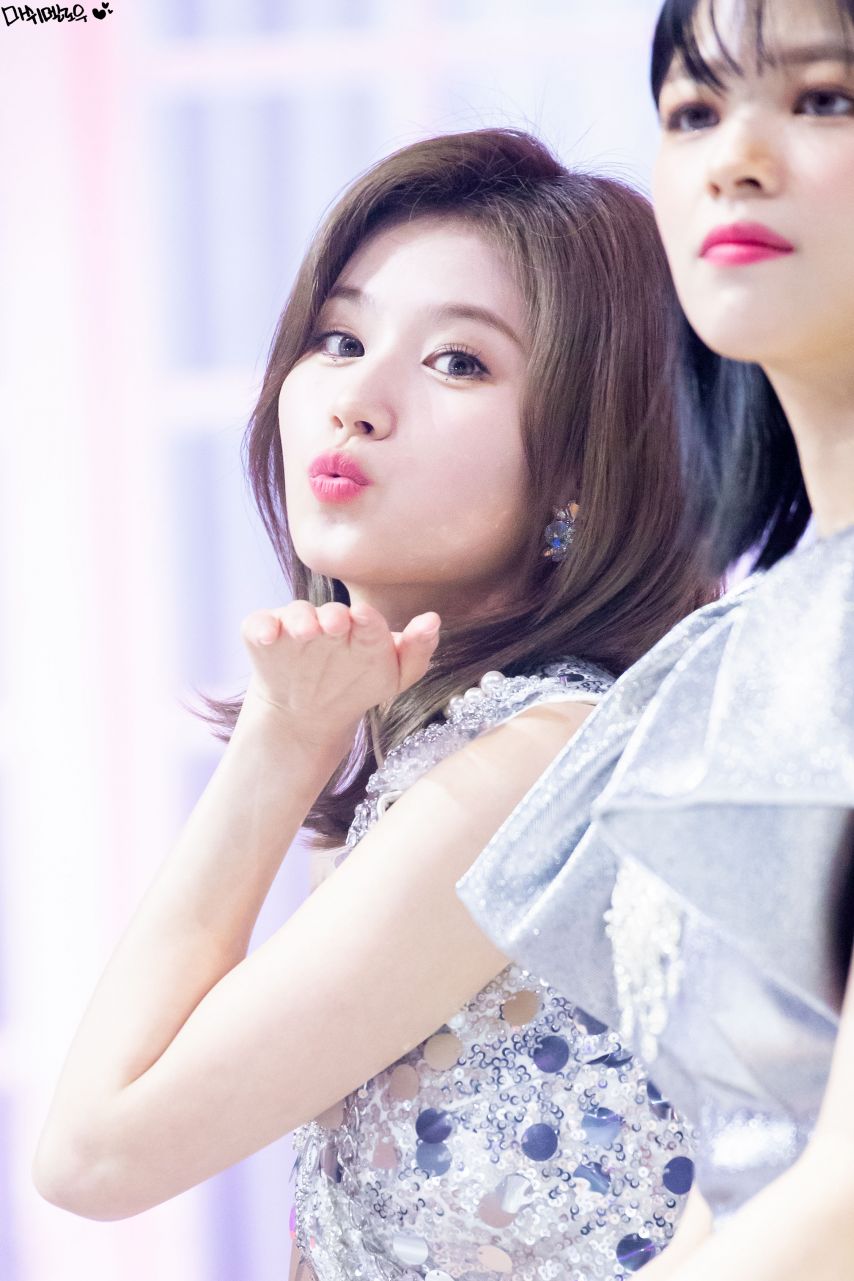 트와이스 사나
