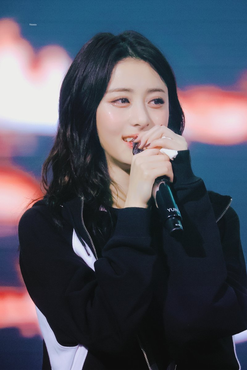 르세라핌 윤진