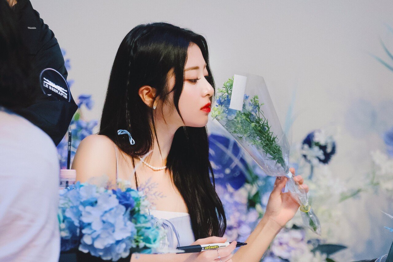 르세라핌 윤진