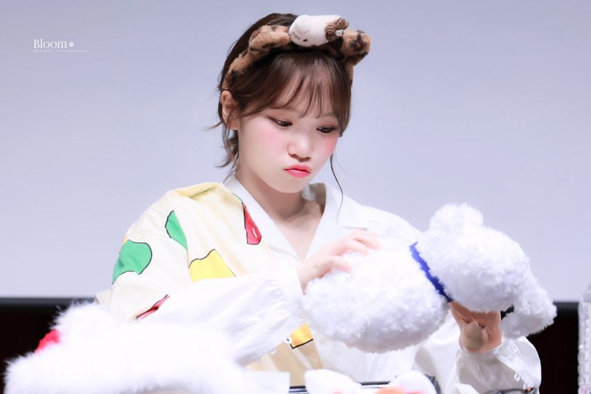어제 르세라핌 김채원