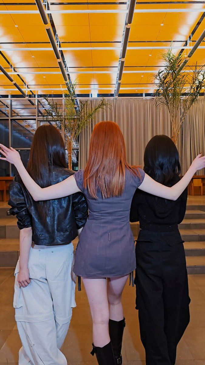 [르세라핌] 허윤진 .... 이시안 조유리  burning HOT