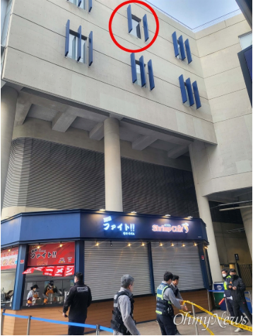 창원NC파크 구조물 낙하로 중상 입은 여성, 끝내 사망