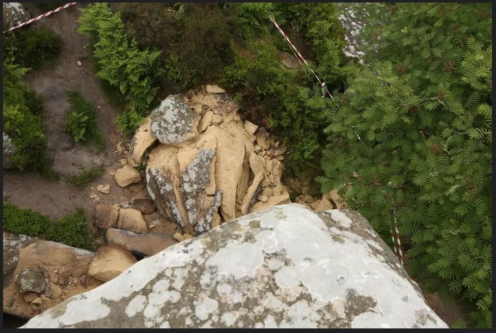 설악산 흔들바위 굴러 떨어뜨린 미국인 관광객 11명 입건