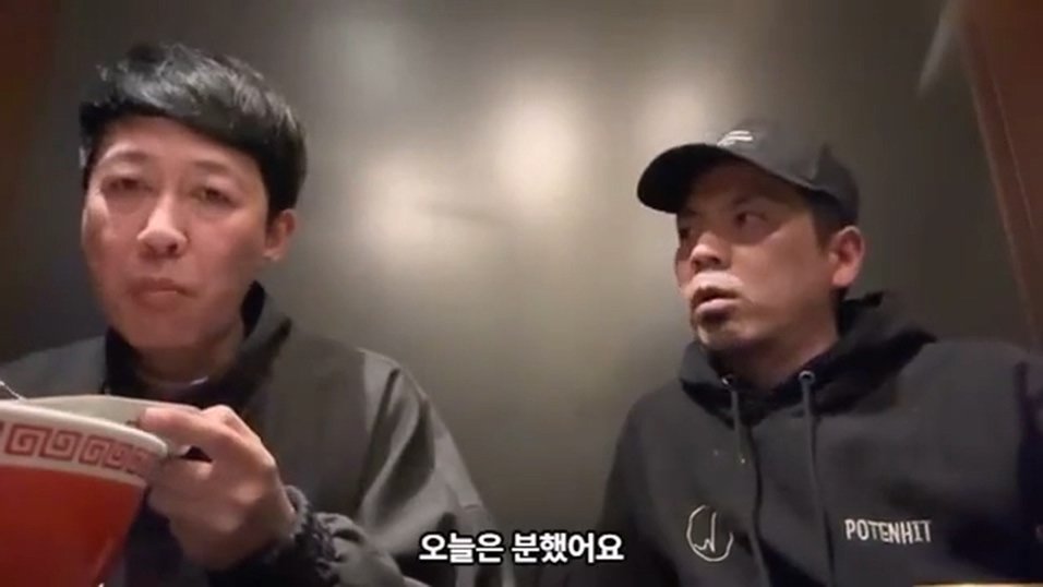 케이팝 걸그룹 콘서트를 보고 현타가 왔다는 일본 개그맨 둘