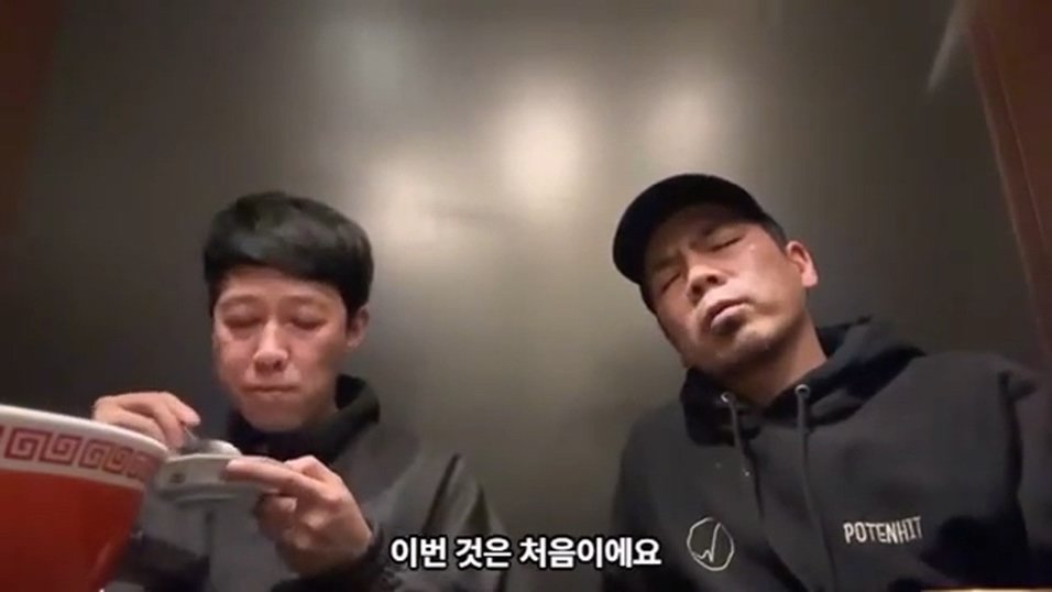 케이팝 걸그룹 콘서트를 보고 현타가 왔다는 일본 개그맨 둘