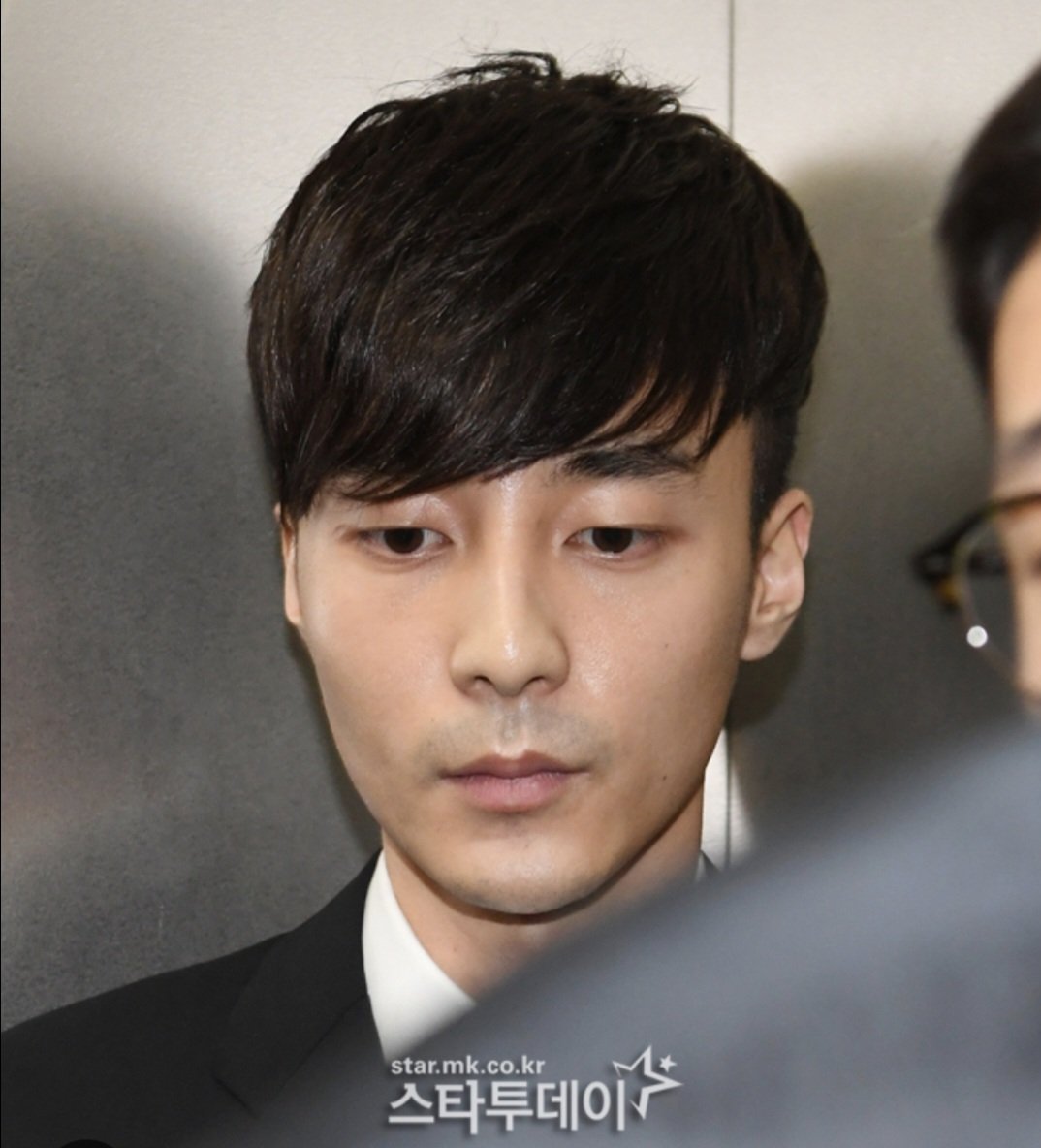 김수현 기자회견 얼굴상태랑 대비됐던 로이킴