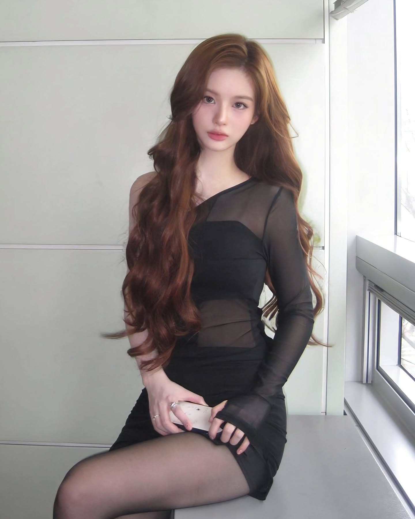 블랙 시스루 엔믹스 설윤...창문 틀에 걸터앉은 검스 허벅지