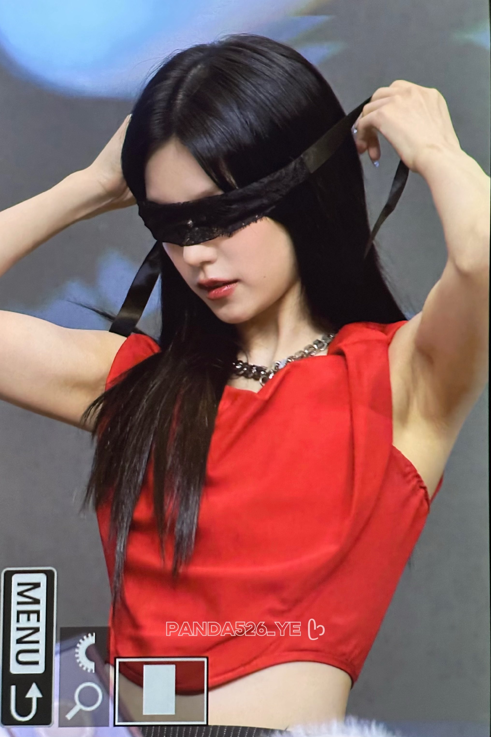 정열의 빨간 의상 + 야한 눈가리개 있지 예지 페로몬 - 팬사인회