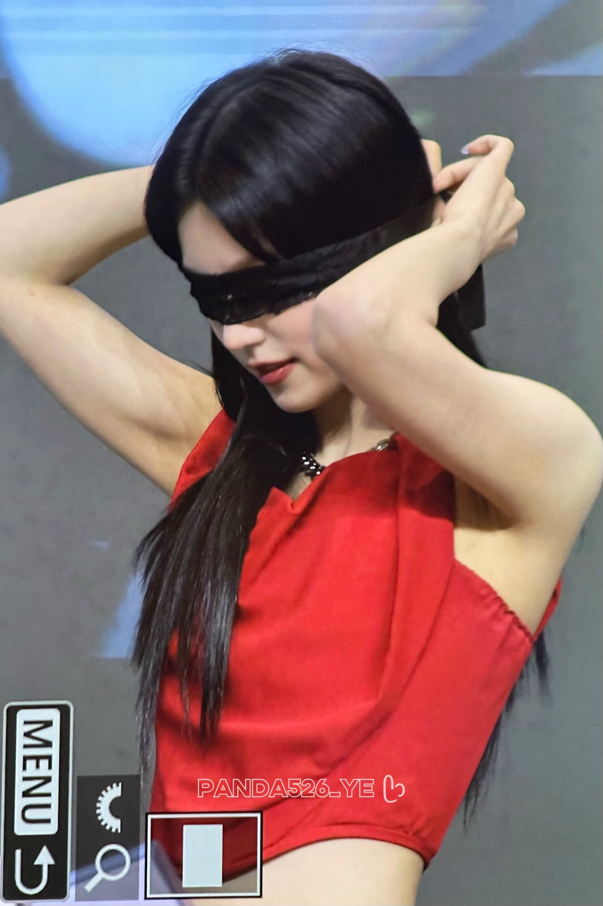 정열의 빨간 의상 + 야한 눈가리개 있지 예지 페로몬 - 팬사인회
