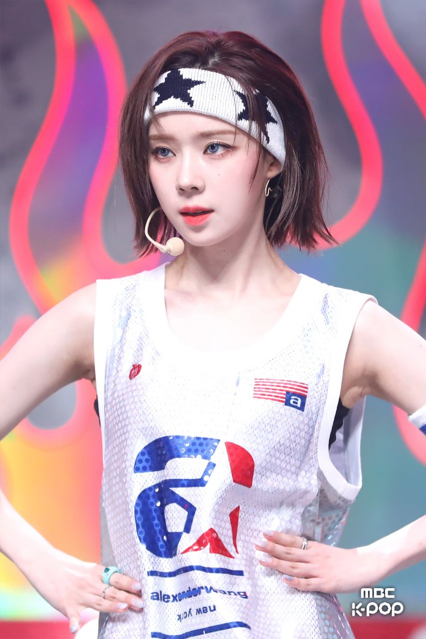 카리나,김채원,장원영,미나,카즈하,레이,설윤,윈터,안유진,해원,리즈