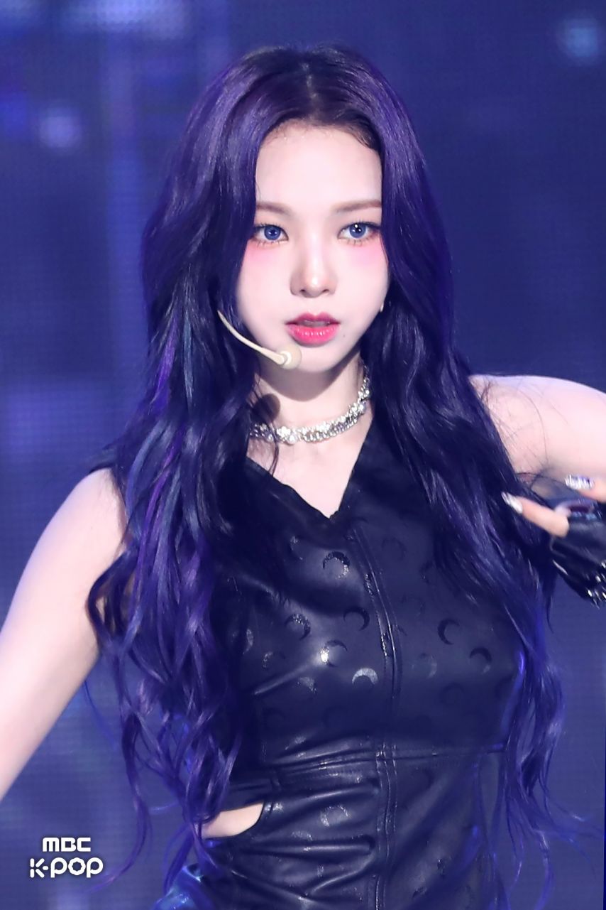 카리나,김채원,장원영,미나,카즈하,레이,설윤,윈터,안유진,해원,리즈