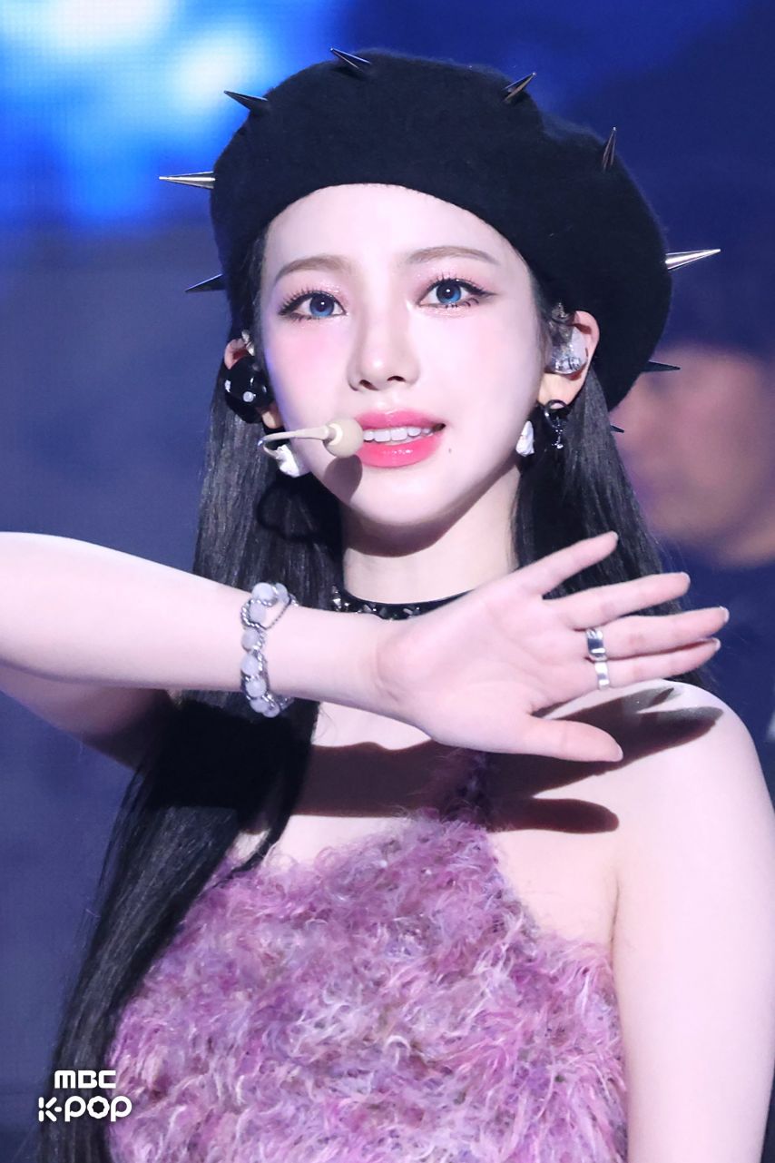 카리나,김채원,장원영,미나,카즈하,레이,설윤,윈터,안유진,해원,리즈