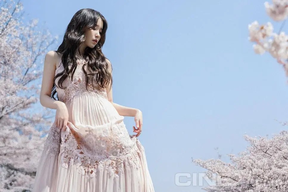 아이유 씨네21 화보