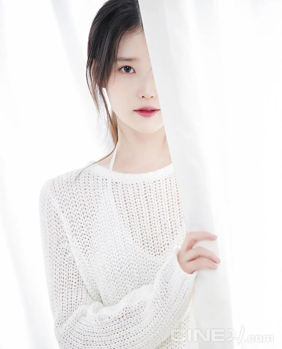 아이유 씨네21 화보