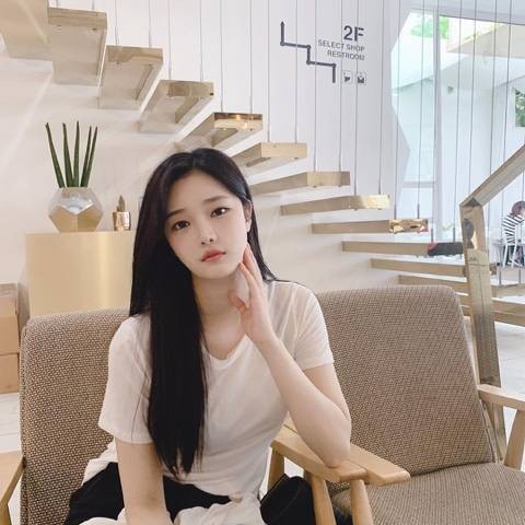 모델 이시안