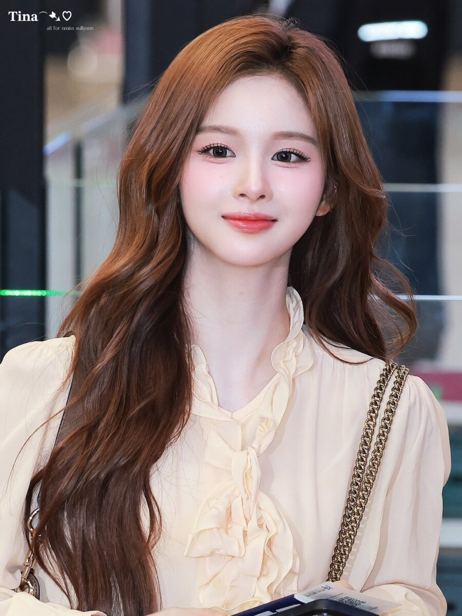 김포공항 뜬 설윤