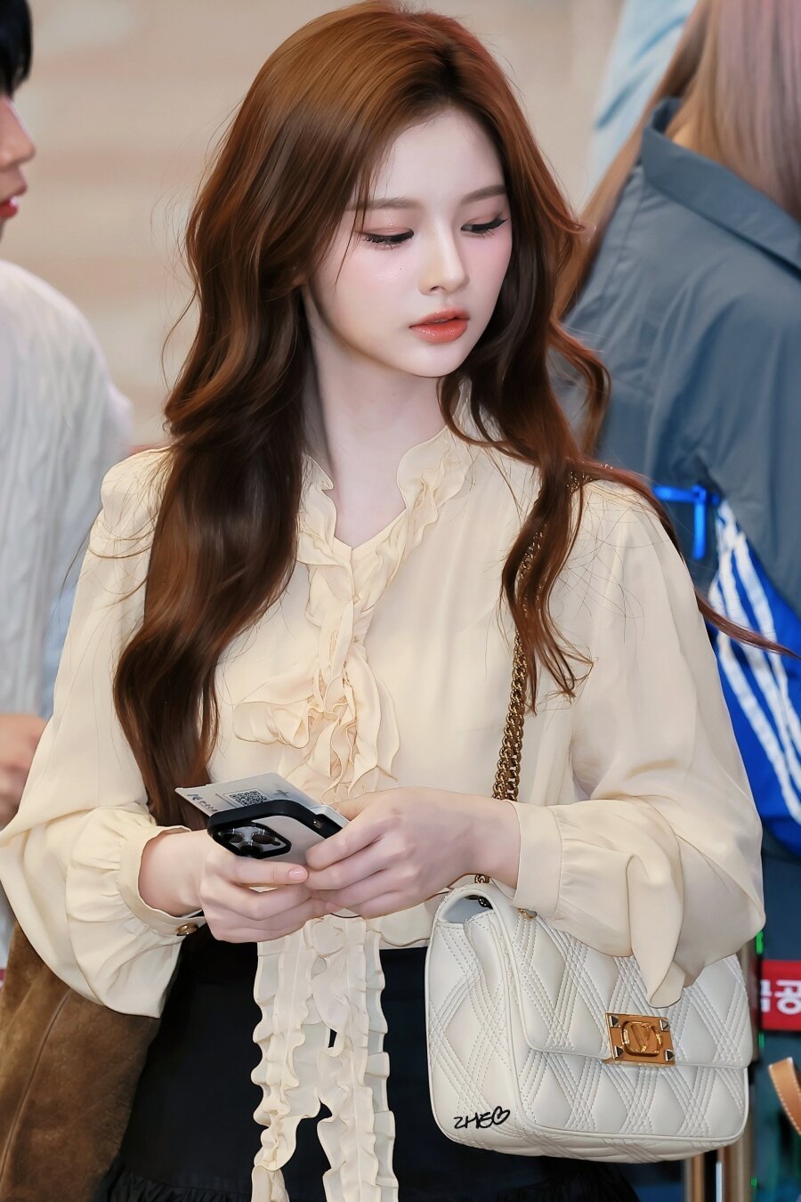 김포공항 뜬 설윤