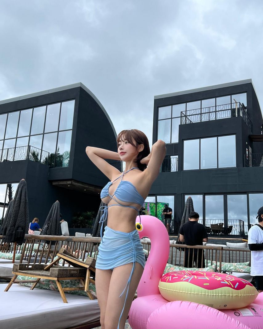 박근나 비키니