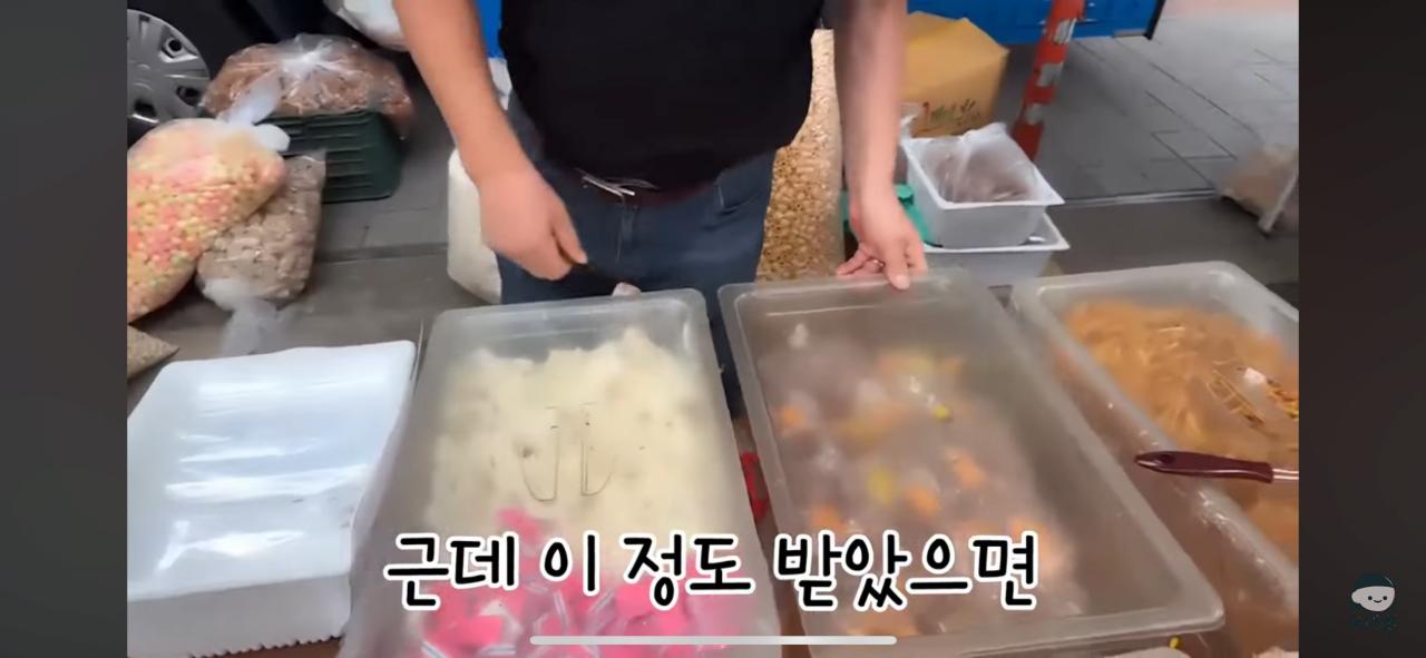 영덕시장 과자가게 무전취식하는 할머니