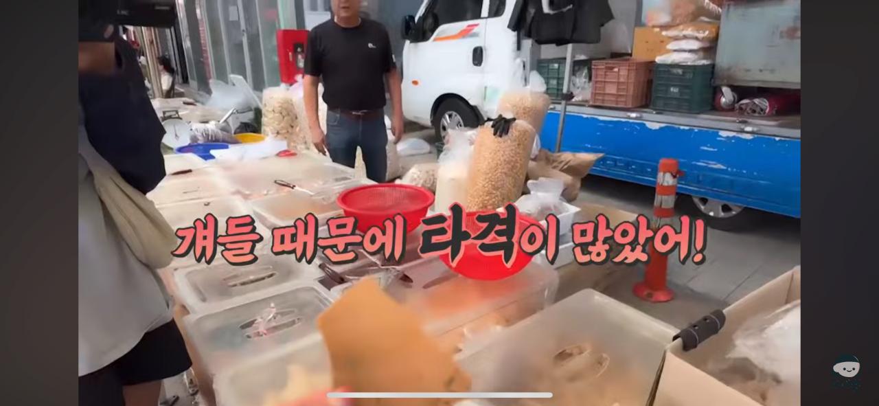 영덕시장 과자가게 무전취식하는 할머니