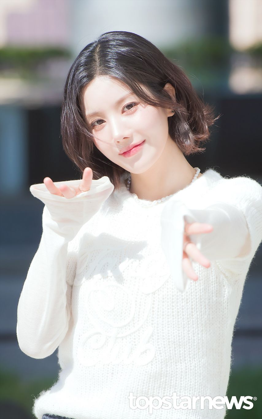 권은비 두시탈출 컬투쇼 출근길 기사사진.jpg