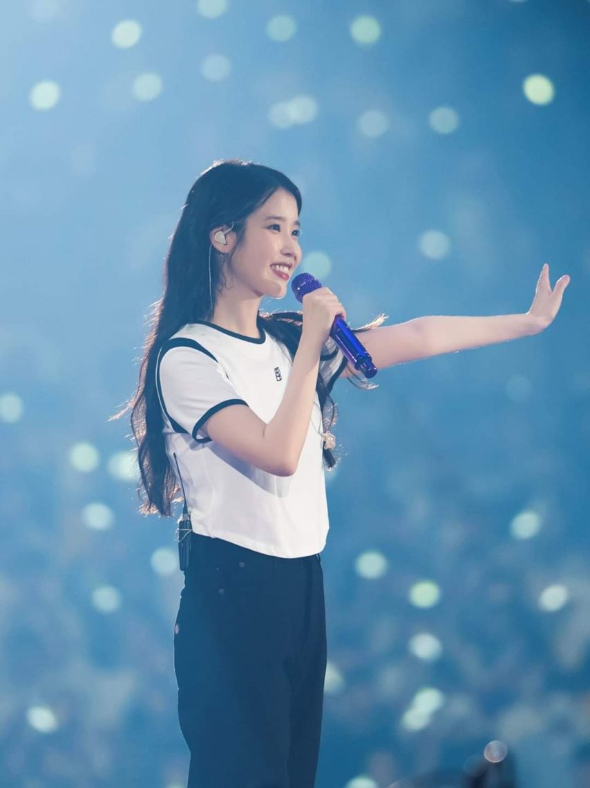 배경이 영화같은 아이유 콘서트 고화질
