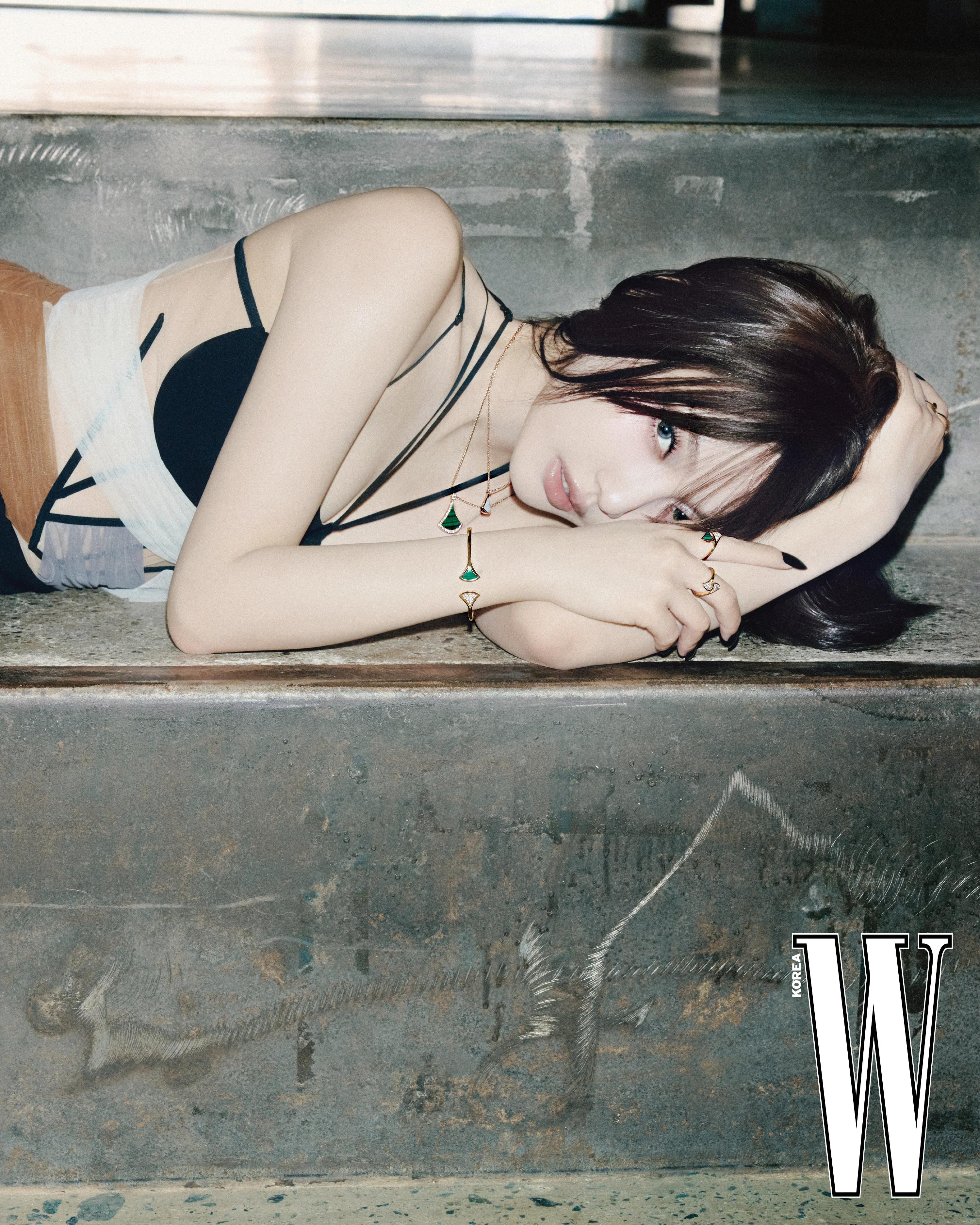에스파 닝닝 W