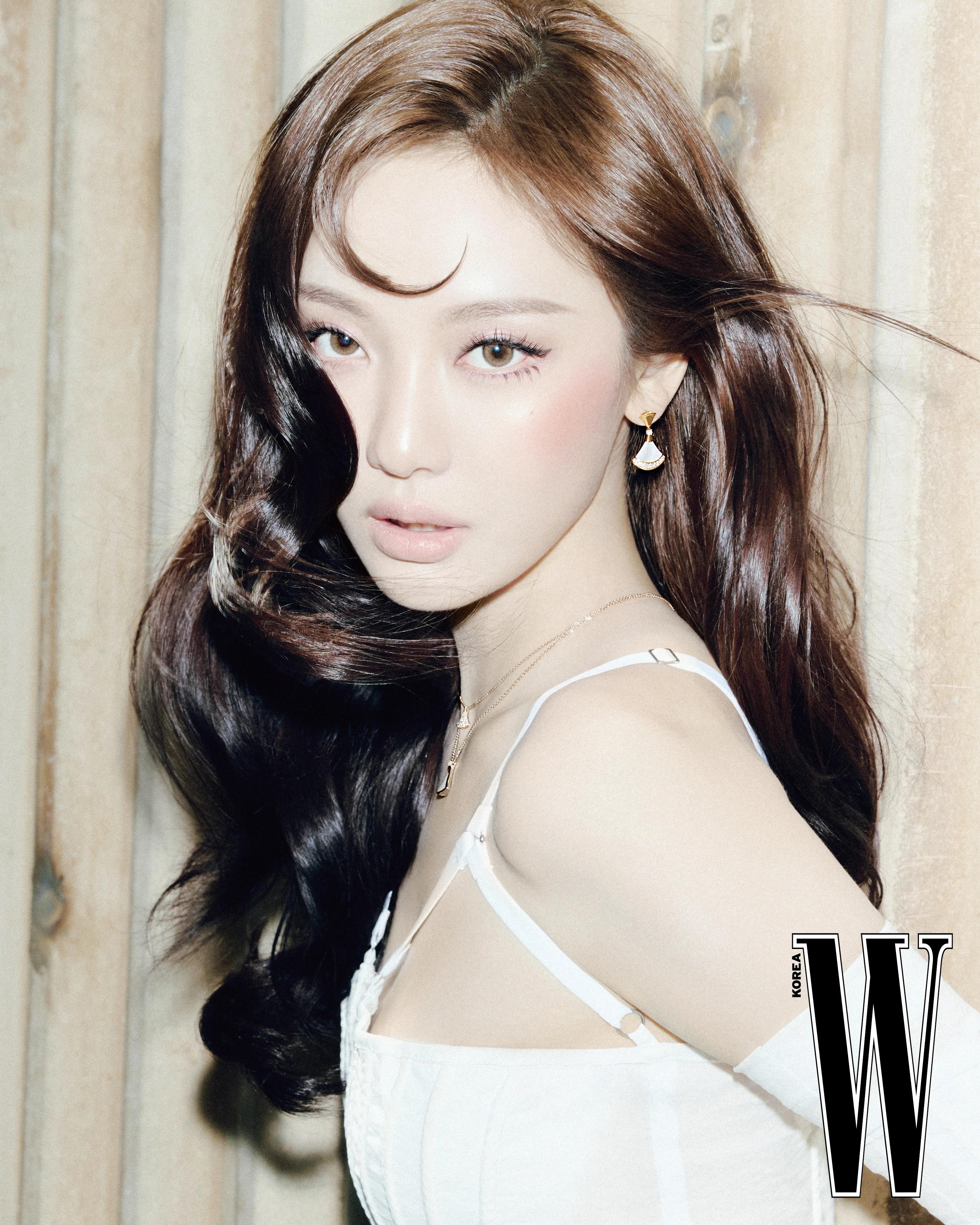에스파 닝닝 W
