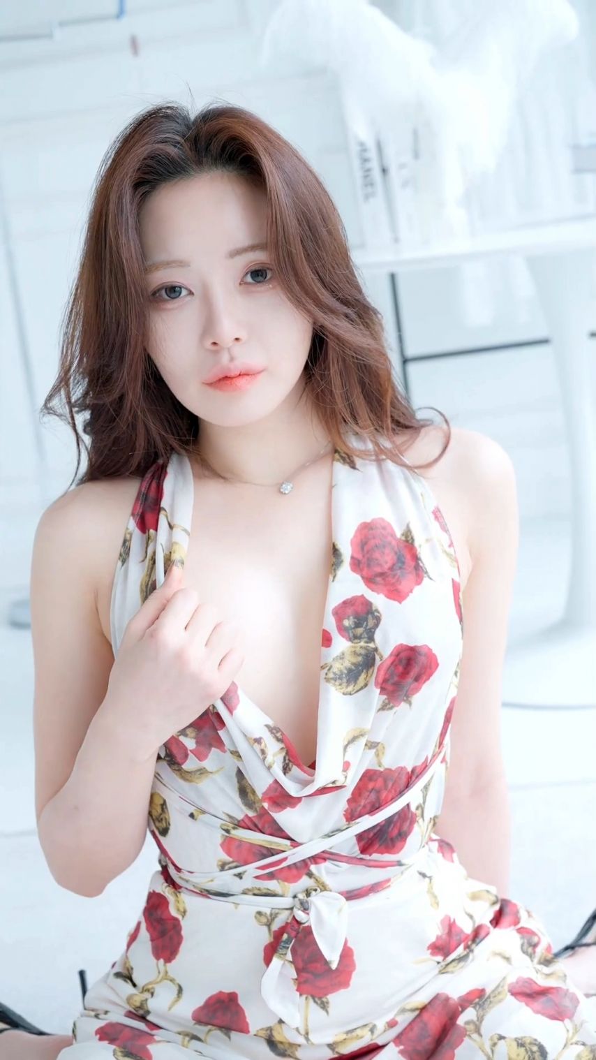 벨라 탈브라 꽃 원피스 데이트룩.mp