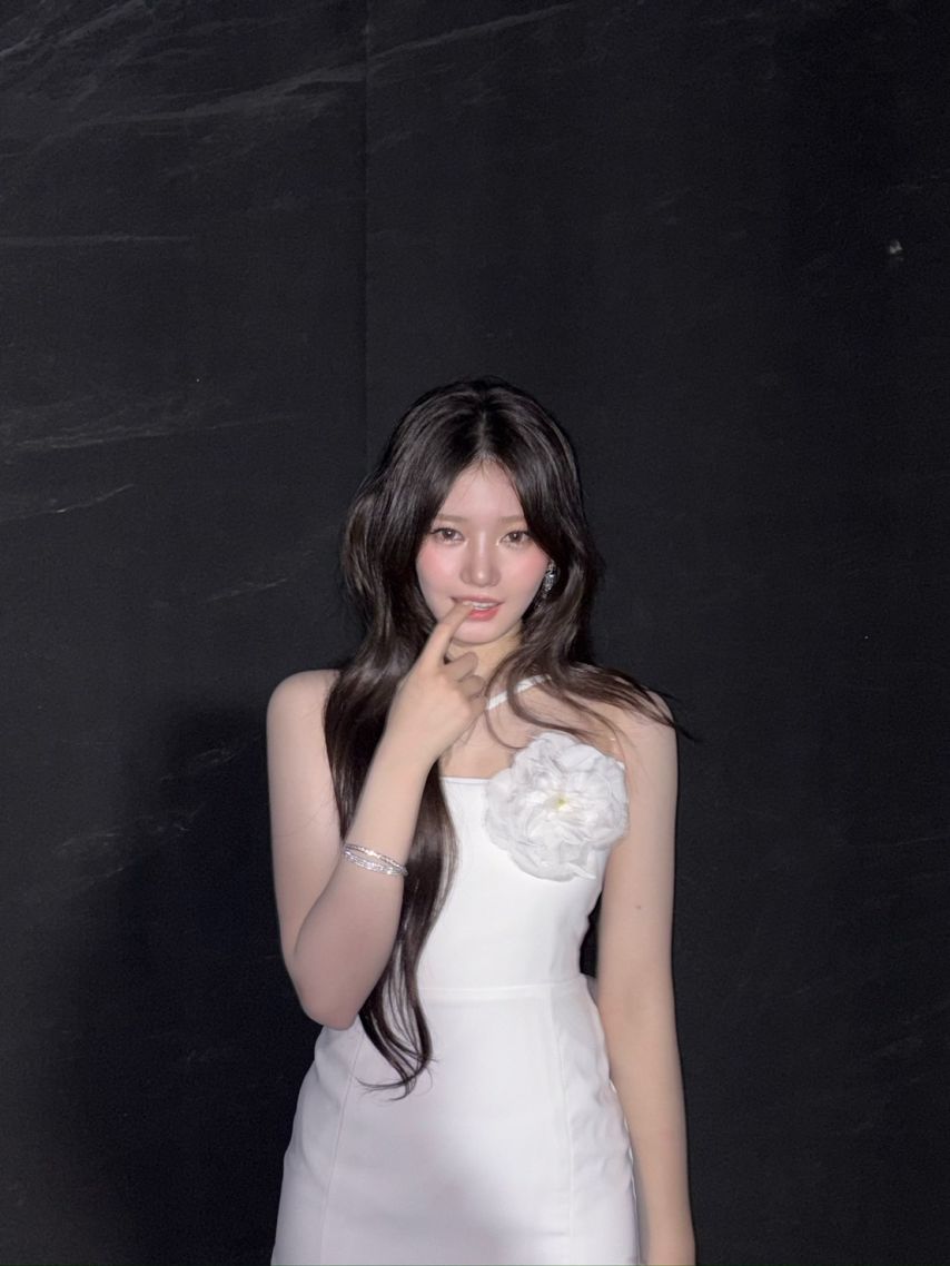 베이비몬스터 로라