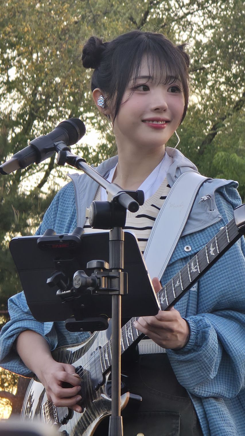 QWER 하나