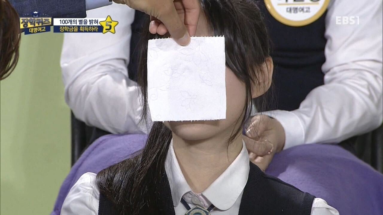 여고생 휴지 한 칸