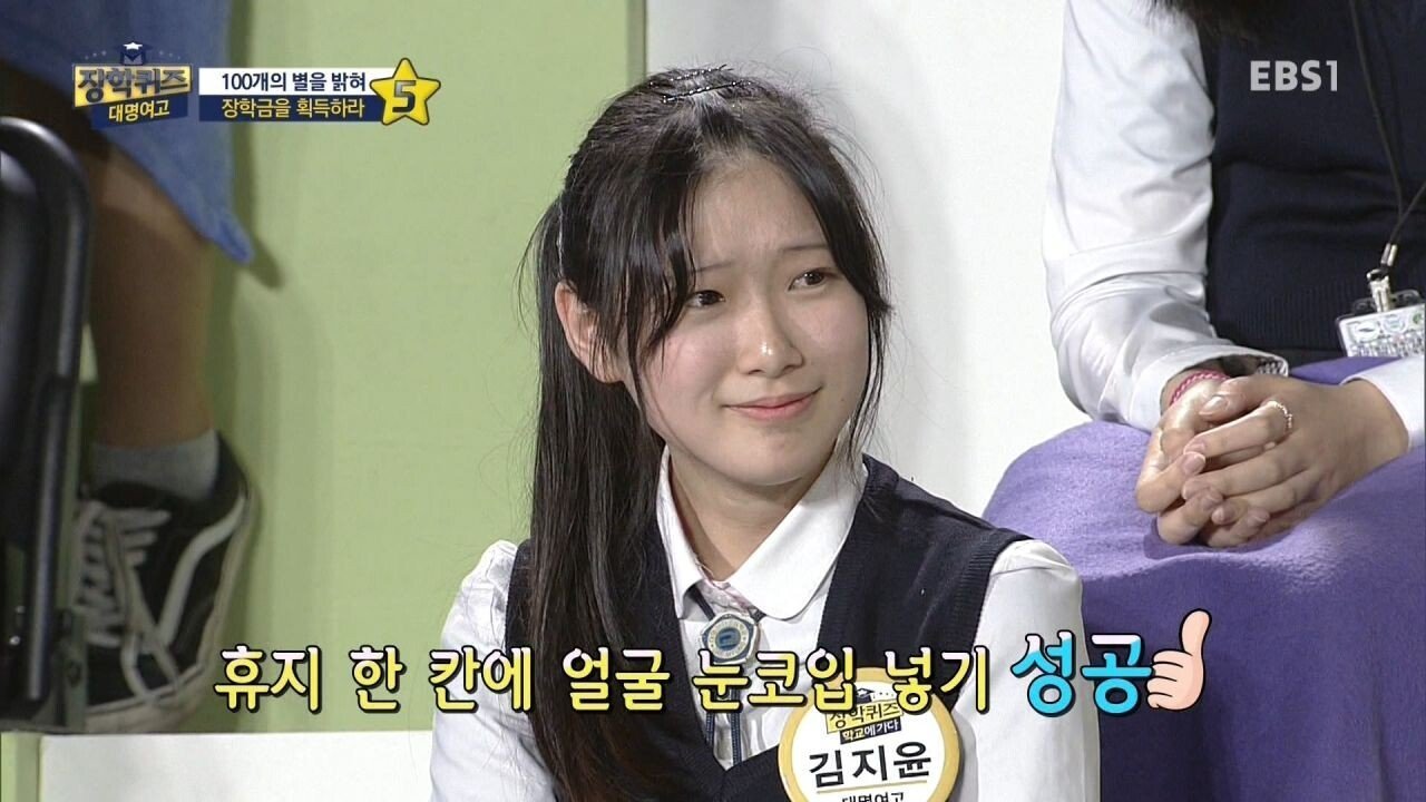 여고생 휴지 한 칸