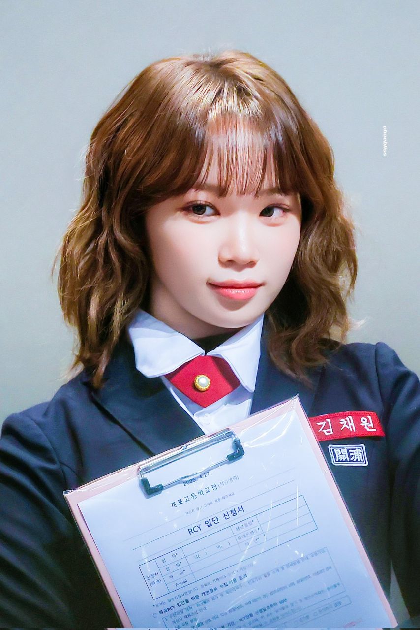 [르세라핌] 김채원 교복 볼살