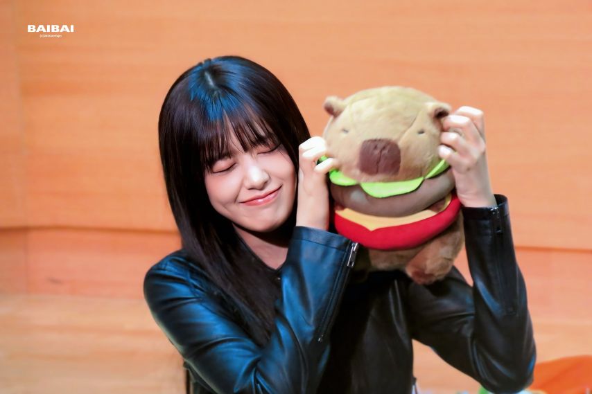 유쾌한 안댕댕 안유진 (아이브)