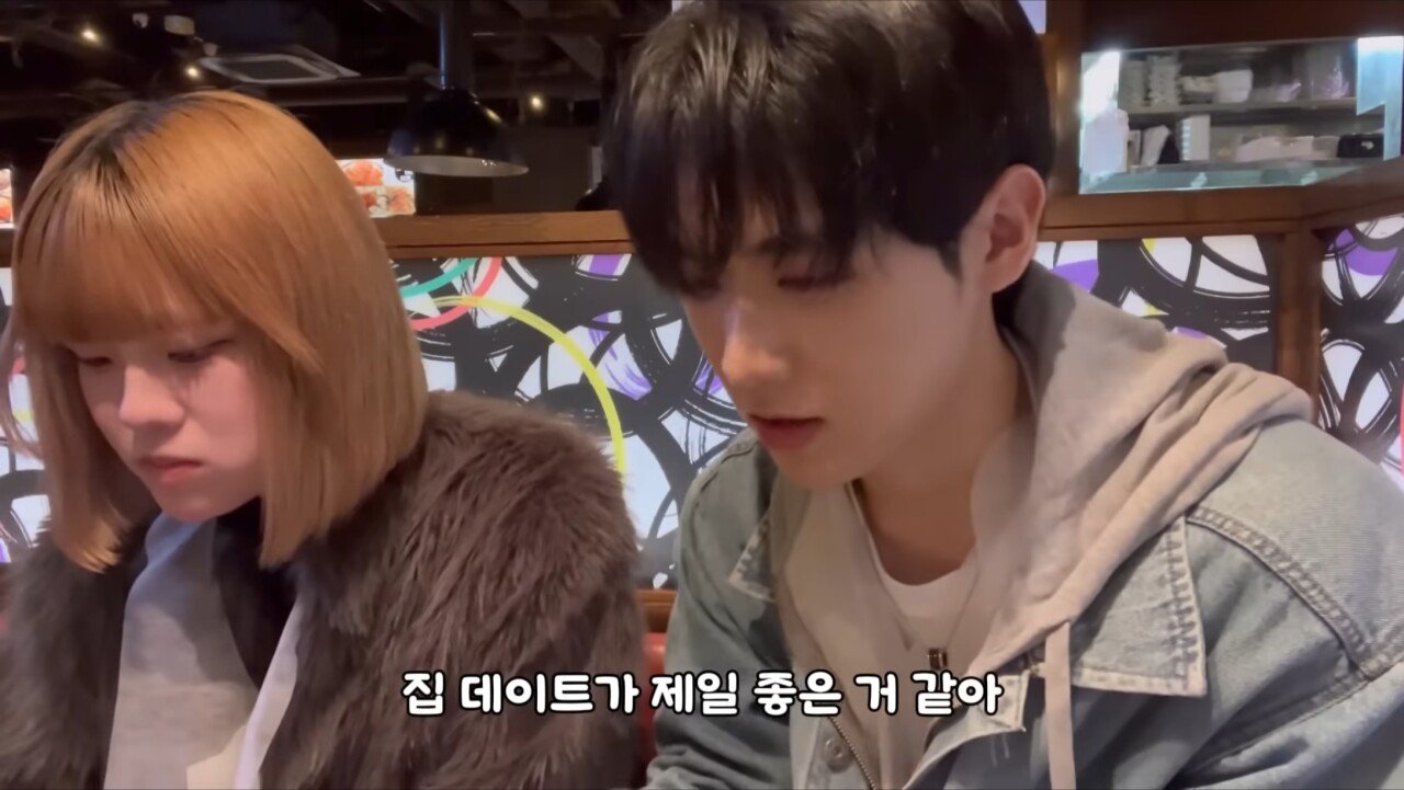 자꾸 이유없이 웃는 일본녀..