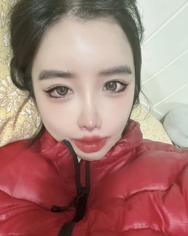 박봄 (2NE1)