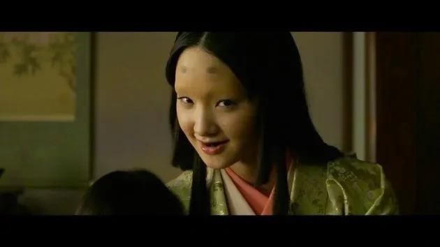 이빨을 까맣게 물들이는 일본 전통 메이크업