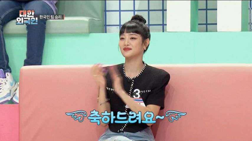 퀴즈 푸는 민니 표정