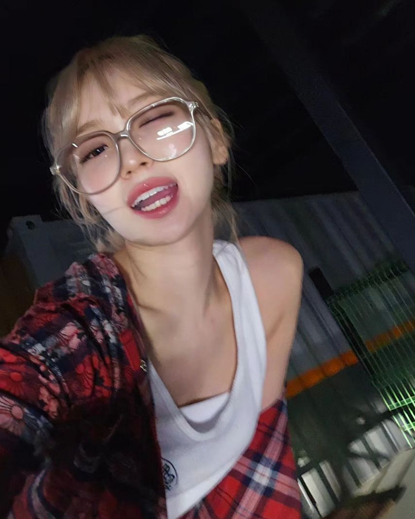 [르세라핌] 킹받는 안경 쓴 김채원