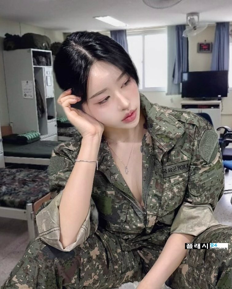 여군 컨샙 모델